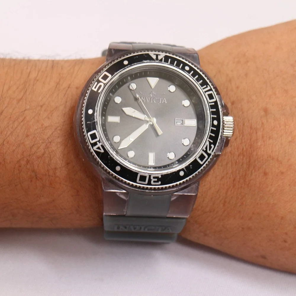 Invicta Pro Diver 32330 Quartz Men Wristwatch Black Dial Analog Gray Silicone